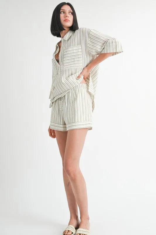 STRIPPED SHORTS WITH WAIST TIE